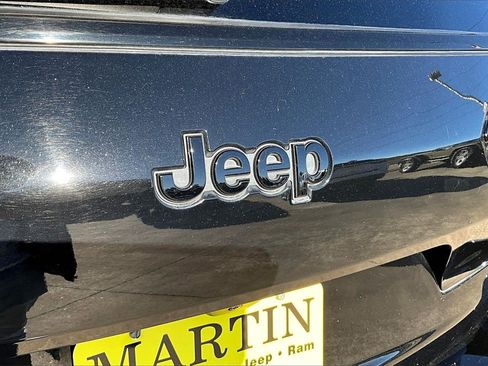 Used 2024 Jeep Grand Cherokee L Altitude image 8