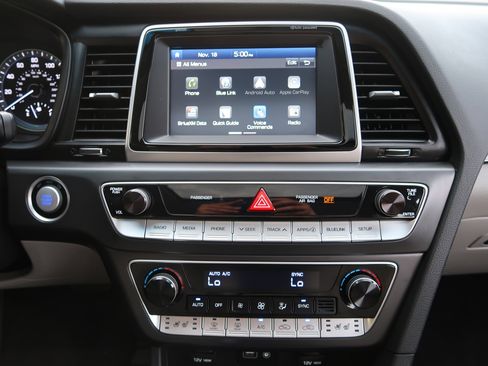 Used 2018 Hyundai Sonata Limited image 16