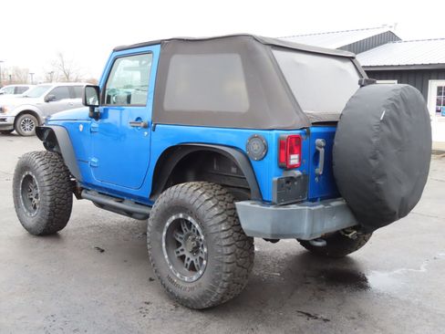 Used 2016 Jeep Wrangler Rubicon w/ Power Convenience Group image 4