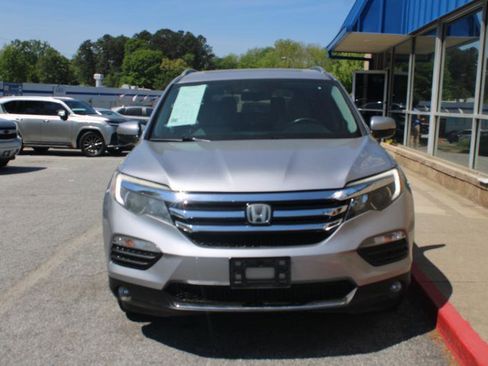 Used 2018 Honda Pilot Touring image 1