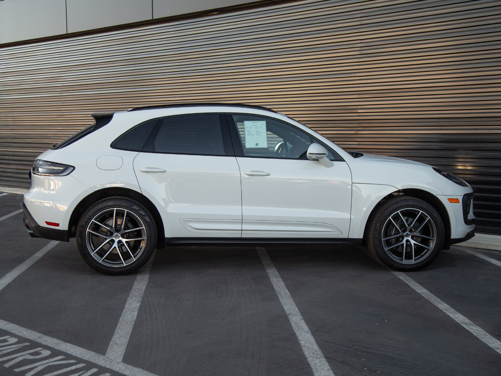 Certified 2026 Porsche Macan AWD/4WD image 8