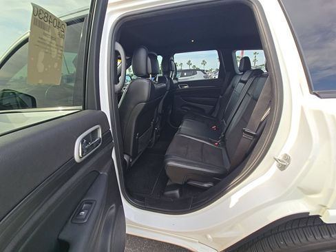 Used 2020 Jeep Grand Cherokee Altitude RWD image 4