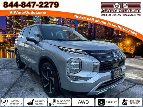 Used 2022 Mitsubishi Outlander SE image 1