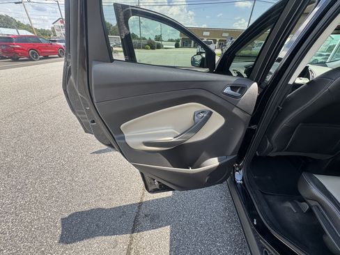Used 2019 Ford Escape SEL FWD image 10