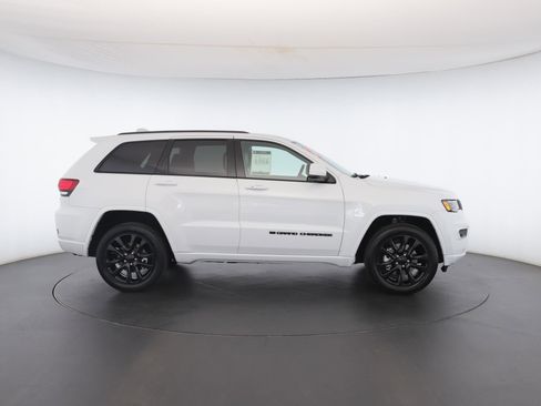 Certified 2022 Jeep Grand Cherokee Laredo X image 34