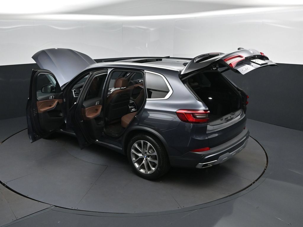 Used 2020 BMW X5 sDrive40i w/ Premium Package RWD image 2