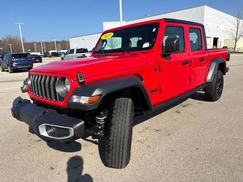 Used 2025 Jeep Gladiator Sport image 9