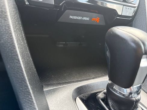 Used 2017 Honda Civic Touring image 31