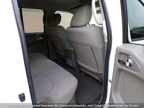 Used 2018 Nissan Frontier SV image 24