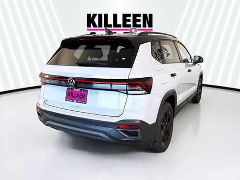 New 2026 Volkswagen Taos SE image 7