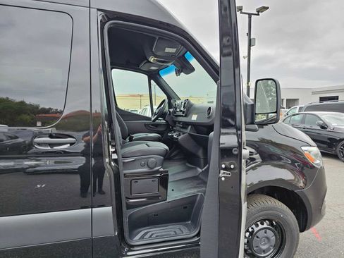 Used 2024 Mercedes-Benz Sprinter 3500 image 10