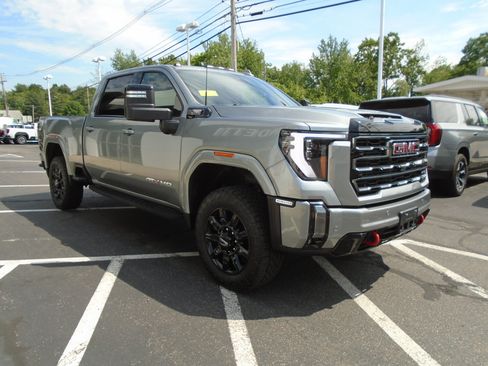 Used 2024 GMC Sierra 2500 AT4 w/ AT4 Premium Plus Package AWD/4WD image 5