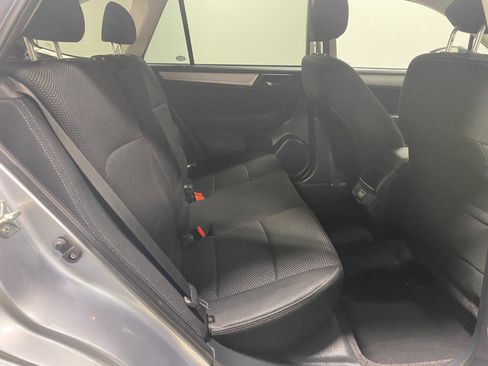 Used 2018 Subaru Outback 2.5i Premium image 18