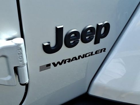 Used 2023 Jeep Wrangler Unlimited Sahara AWD/4WD image 13