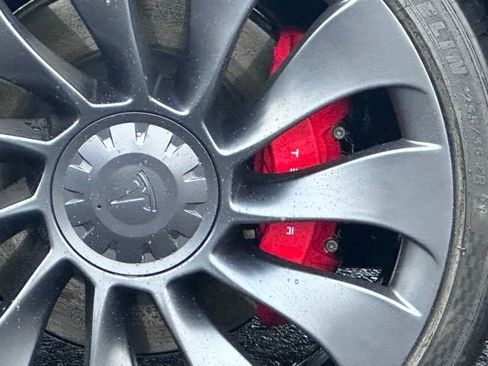 Used 2022 Tesla Model Y Performance image 10