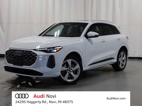 Certified 2025 Audi Q5 Premium Plus w/ Premium Plus AWD/4WD image 1