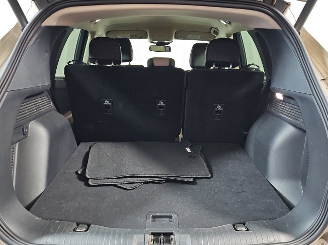 Used 2020 Ford Escape Titanium FWD image 5