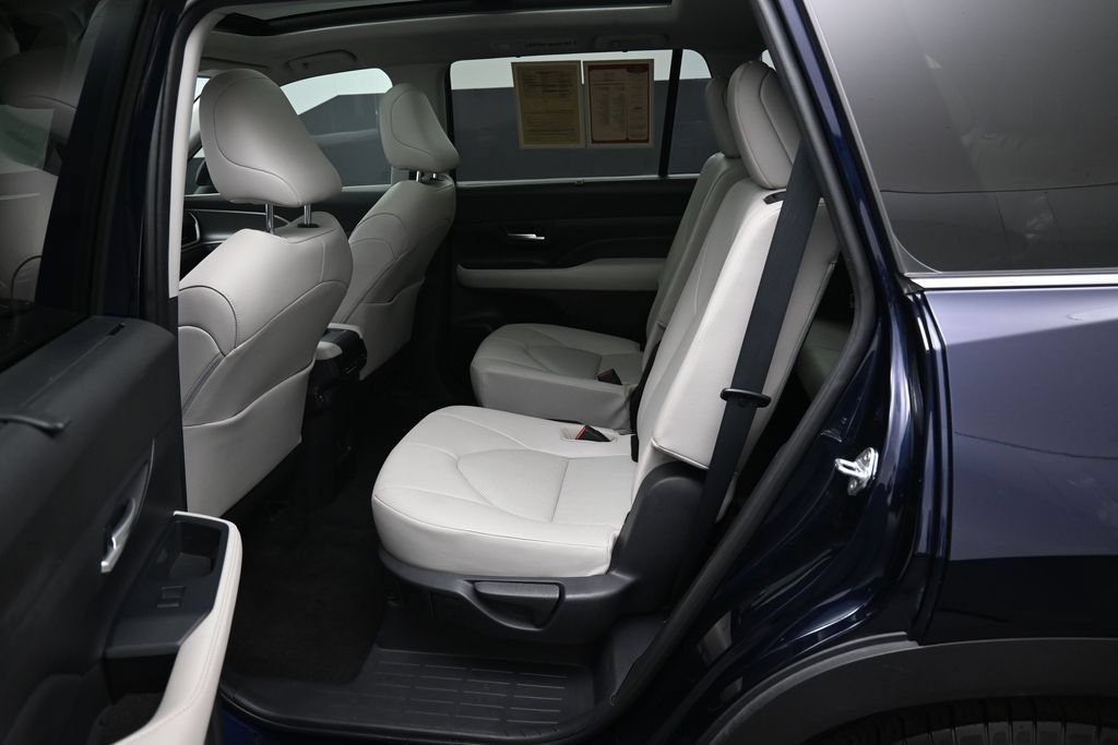 Certified 2024 Toyota Grand Highlander AWD image 28
