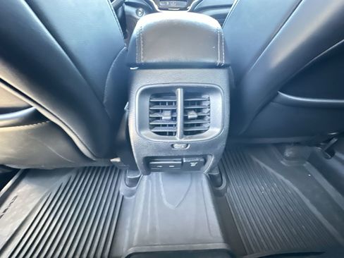 Used 2019 Jeep Cherokee Limited FWD image 20