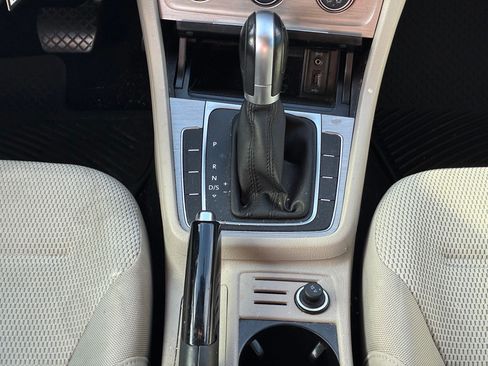 Used 2017 Volkswagen Golf S FWD image 25