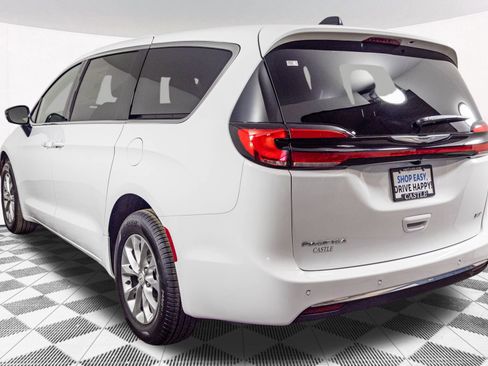 New 2026 Chrysler Pacifica Select AWD/4WD image 15