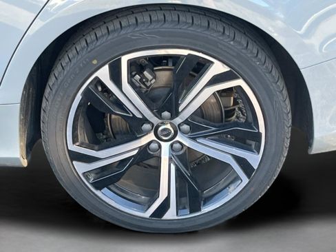 Used 2024 Volvo S60 B5 Core image 9