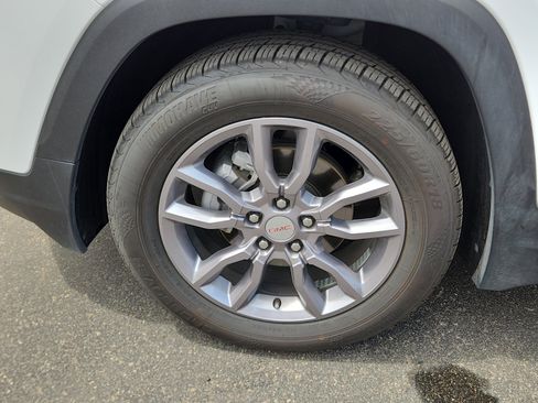 Used 2024 GMC Terrain SLT image 7