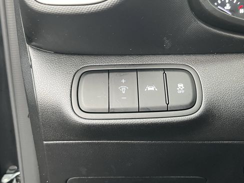 Used 2022 Hyundai Venue SEL image 24