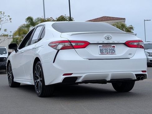 Used 2018 Toyota Camry SE FWD image 12