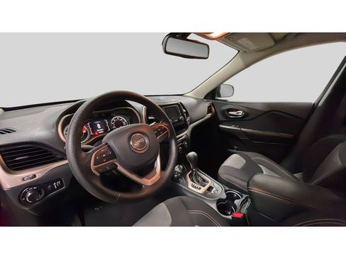 Used 2016 Jeep Cherokee Sport image 10