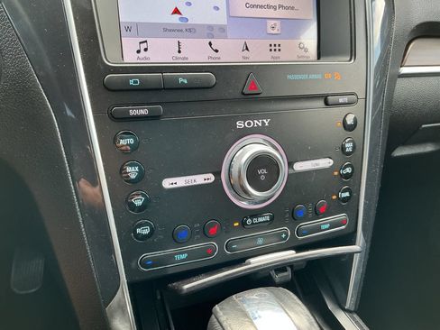 Used 2019 Ford Explorer Limited w/ Class III Trailer Tow Package AWD/4WD image 31