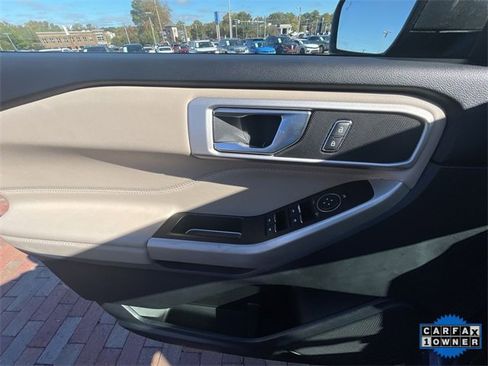 Used 2022 Ford Explorer XLT image 11