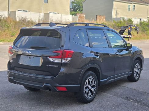 Used 2019 Subaru Forester Premium AWD/4WD image 5