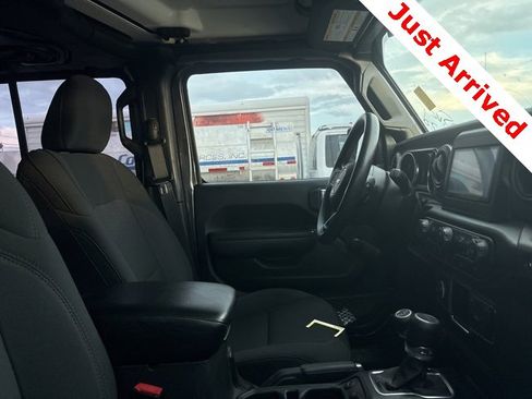 Used 2023 Jeep Gladiator Sport image 9