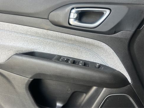 Used 2025 Jeep Compass Latitude AWD/4WD image 28