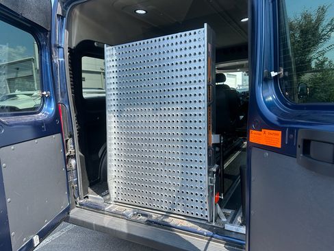 Used 2020 RAM ProMaster 2500 w/ Premium Appearance Group FWD image 10