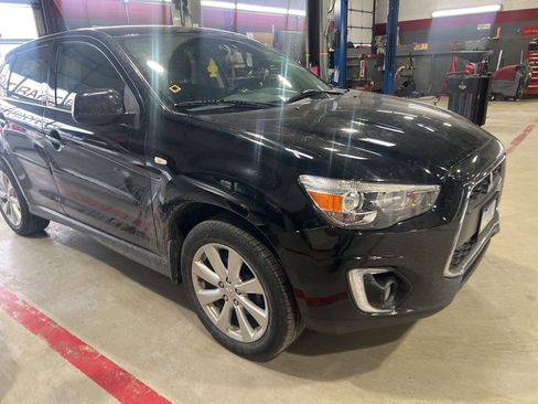 Used 2015 Mitsubishi Outlander Sport SE image 2