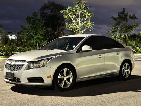 Used 2013 Chevrolet Cruze LT FWD image 2