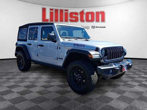 Used 2024 Jeep Wrangler Unlimited AWD/4WD image 3