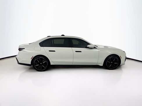 Used 2025 BMW 740i w/ Premium Package RWD image 4