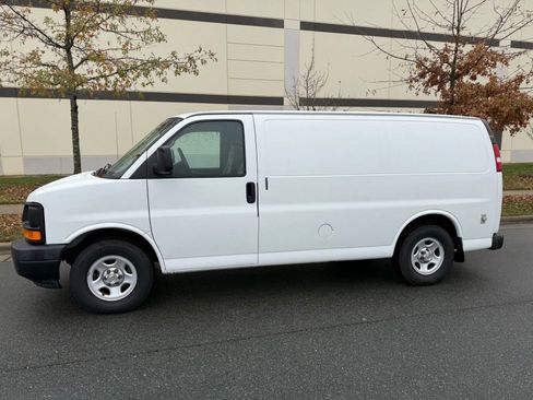 Used 2003 Chevrolet Express 1500 image 2