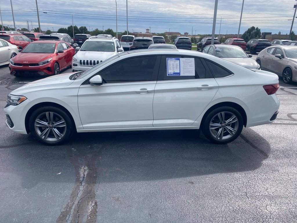 Used 2024 Volkswagen Jetta SE w/ Panoramic Sunroof Package FWD image 4