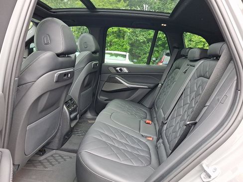 Used 2025 BMW X5 xDrive40i w/ M Sport Package AWD/4WD image 5