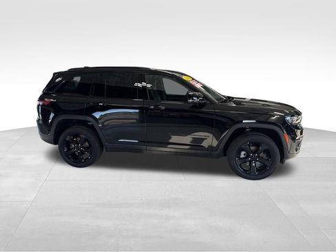 Used 2025 Jeep Grand Cherokee Limited w/ Black Appearance Package AWD/4WD image 7