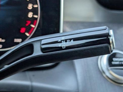 Used 2025 Mercedes-Benz GLC 350e 4MATIC image 16