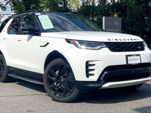 Used 2024 Land Rover Discovery Dynamic SE AWD/4WD image 7