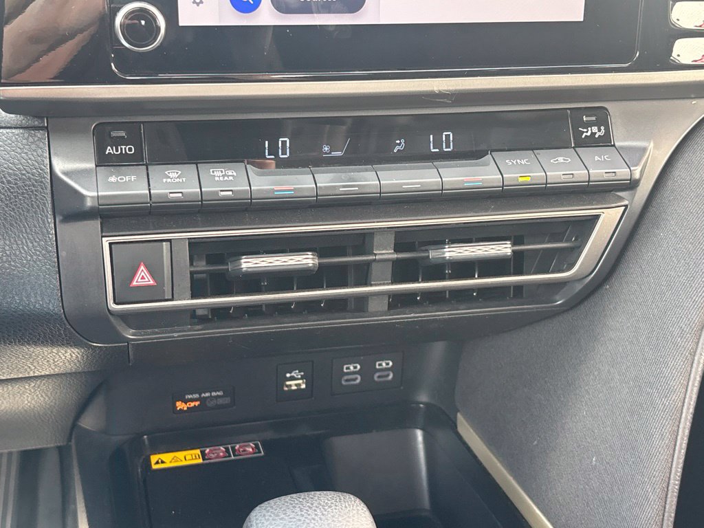 Used 2025 Toyota Camry LE FWD image 13