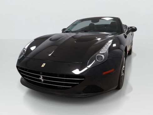 Used 2016 Ferrari California T RWD image 43