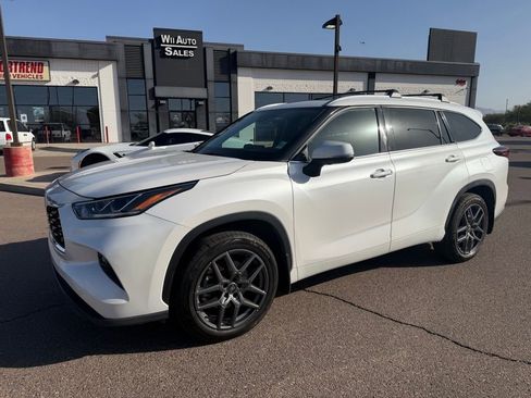 Used 2024 Toyota Highlander Limited image 11