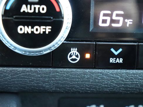 Used 2025 Mitsubishi Outlander SEL image 43